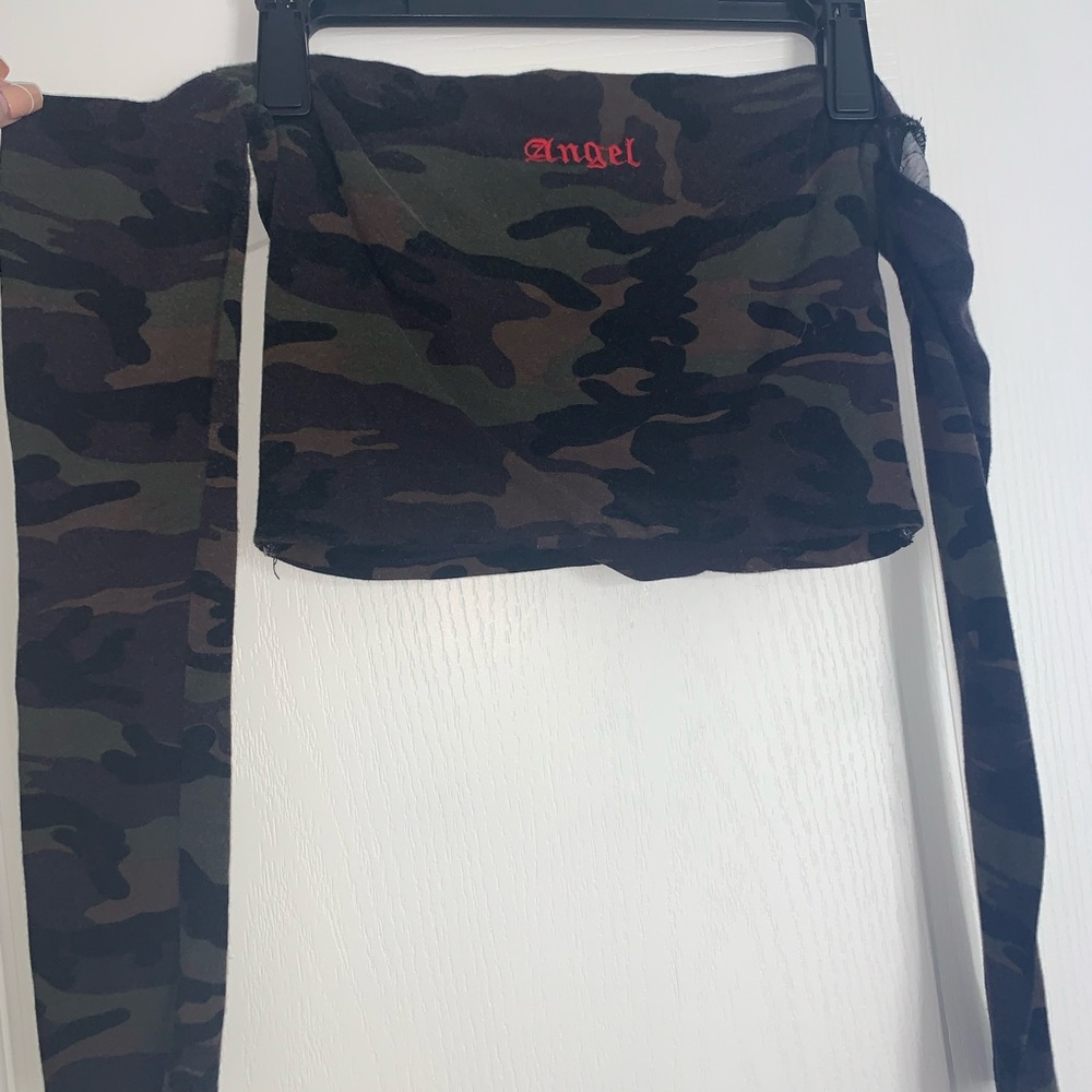 Camo off shoulders crop top